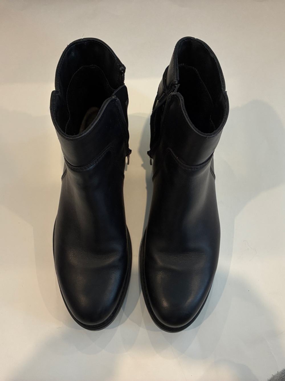 La CANADIENNE Black Leather Ankle Booties